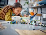 Конструктор LEGO City "Пассажирский самолет" 60367 — изображение 10